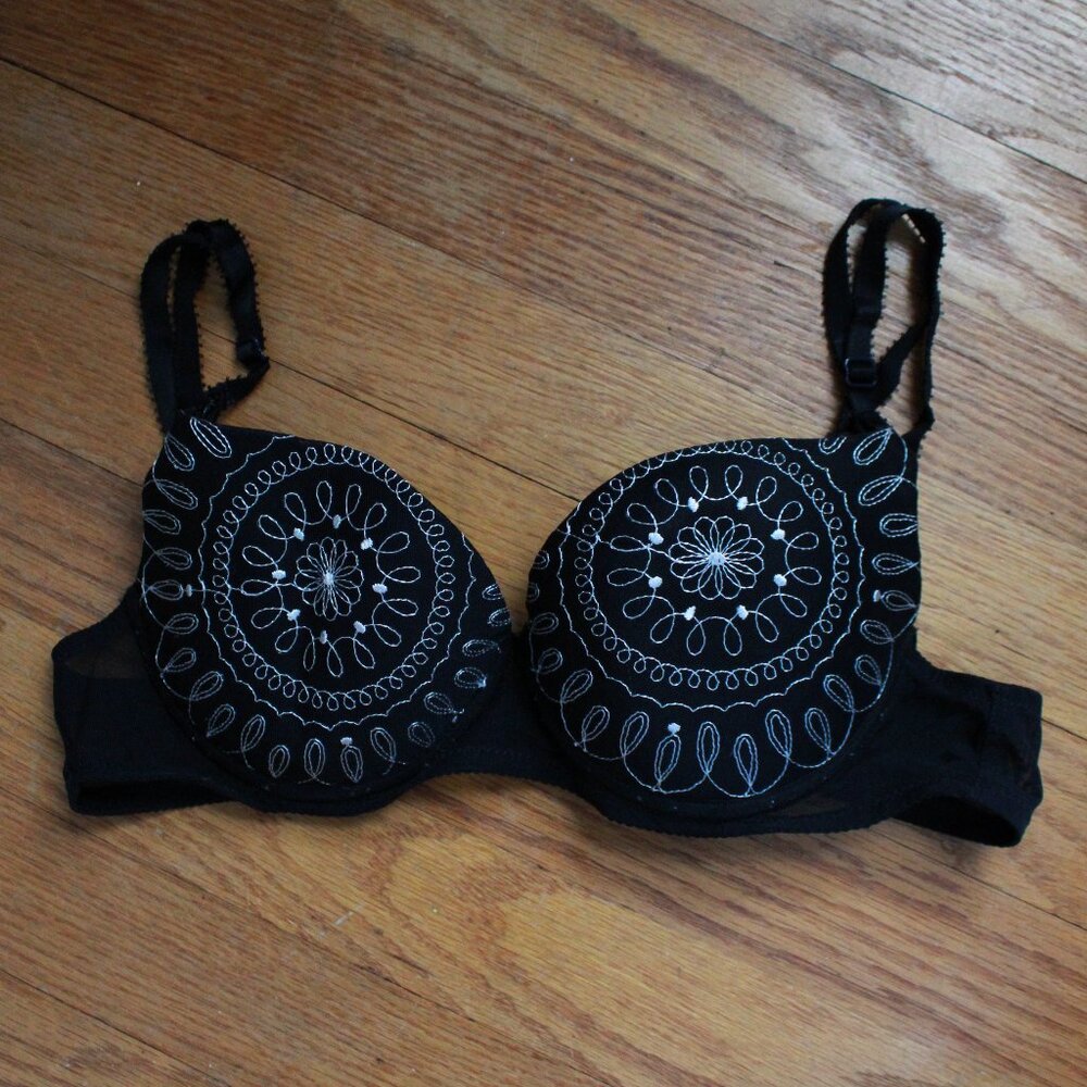 Huit 8 Stitch Accent Underwire Bra